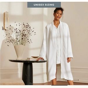 NWOT - Boll & Branch white robe with grey piping